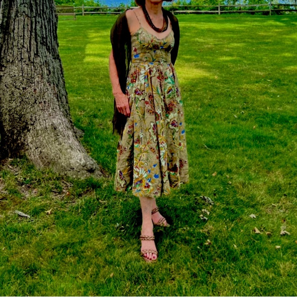 Like new Banana Republic 100% linen fully lined exquisite patterned sundress
